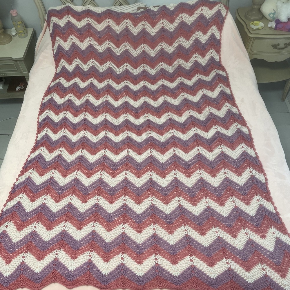 Vintage Handmade Afghan Crochet Blanket Chevron Pattern BOHO Retro Granny 54x78